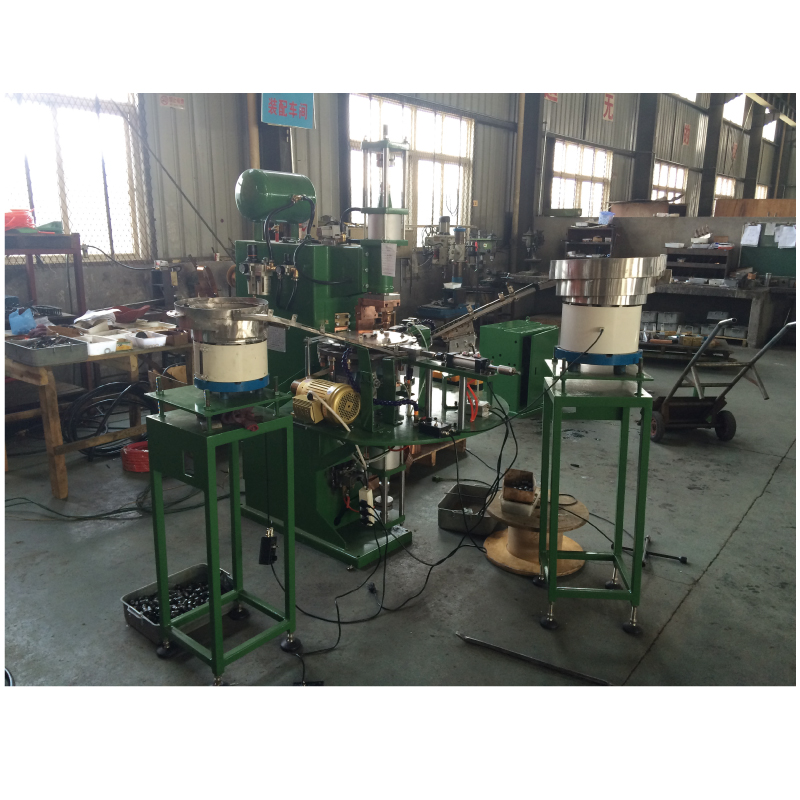 Automatic projection welder for nuts